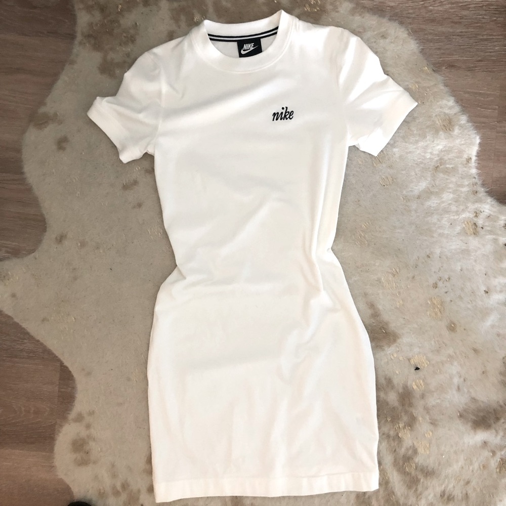 🤍🖤fitted Nike T Shirt Dress w Special Logo🖤🤍